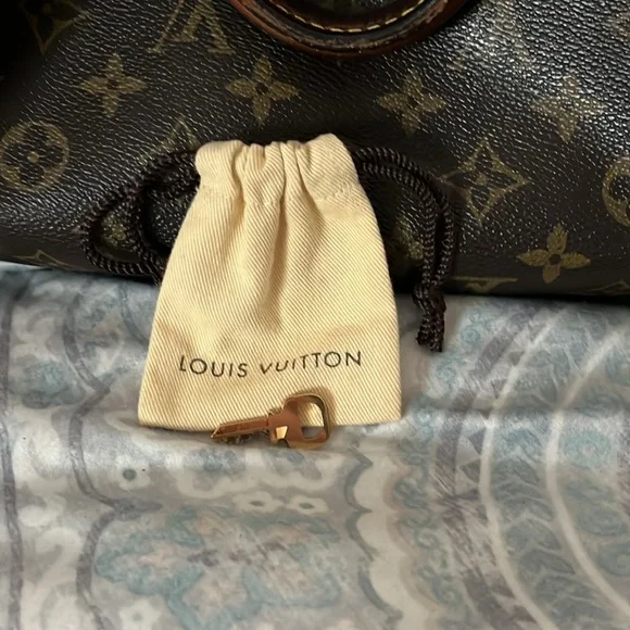 Authentic Louis Vuitton Speedy 30 - Picture 11 of 11